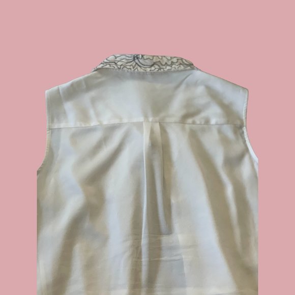 Karl Lagerfeld Black & White Embroidered Lace Sleeveless Button Down Blouse - Picture 3 of 9